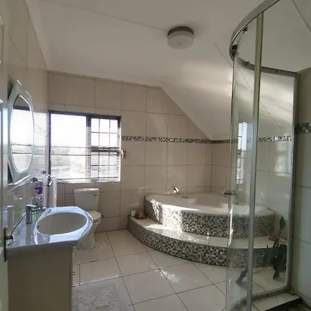 The Whitehouse Apartment Oudtshoorn Exterior photo
