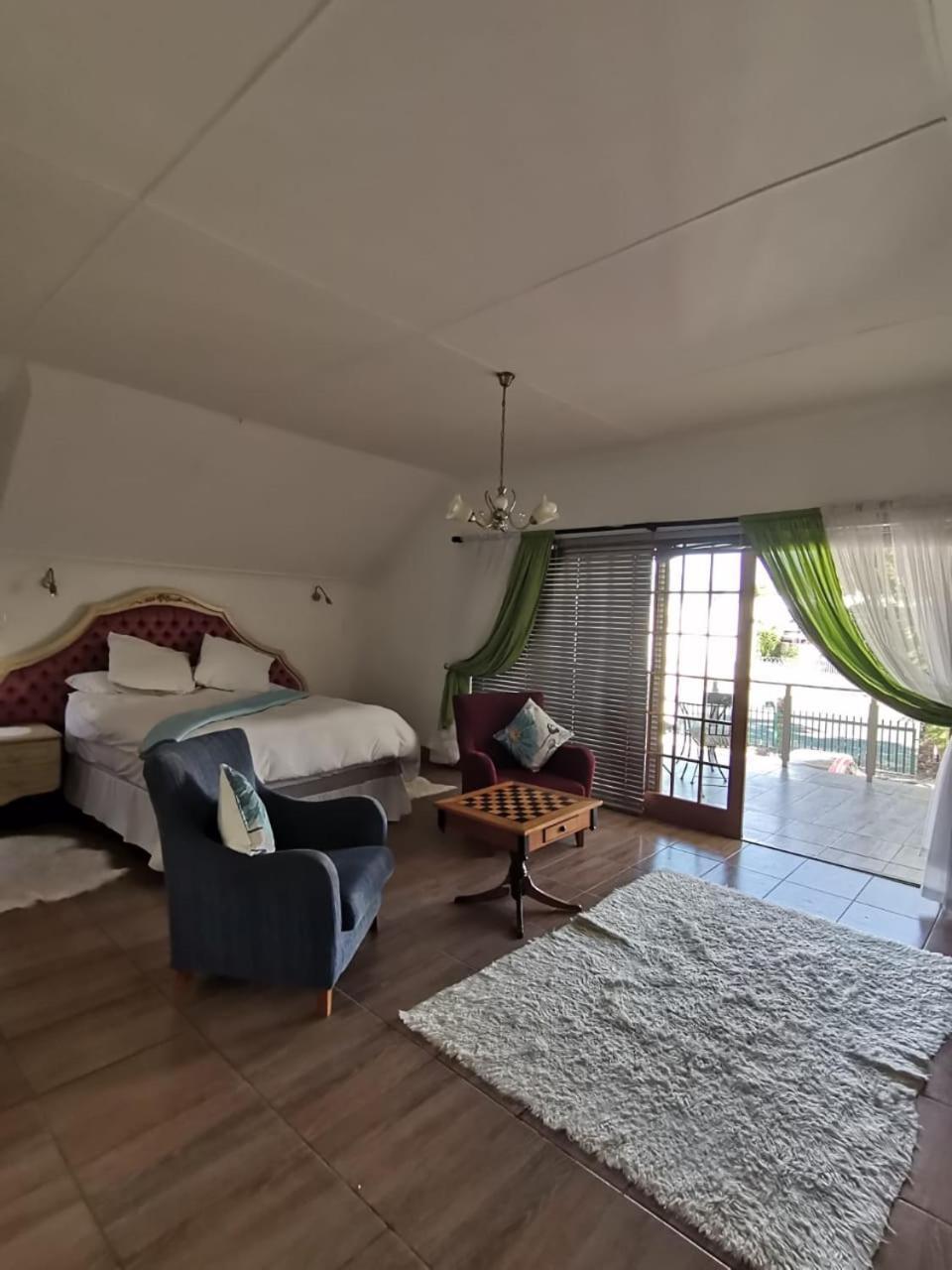 Homestay The Whitehouse Oudtshoorn